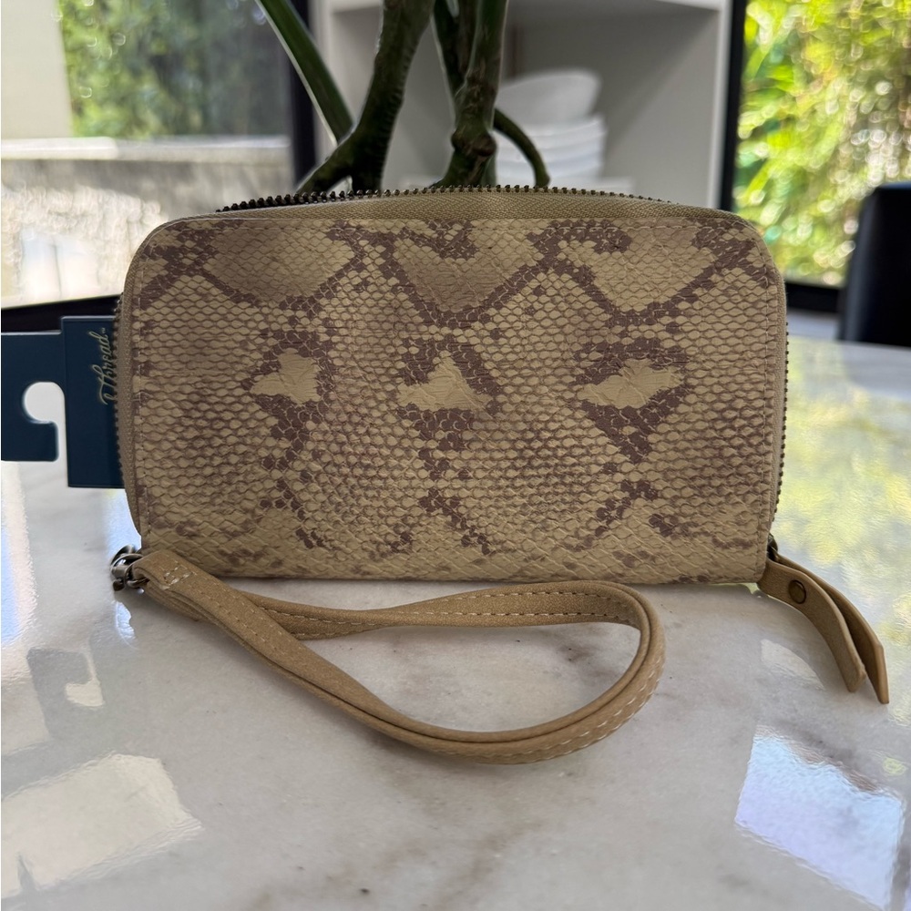 Universal thread neutral snake print wristlet